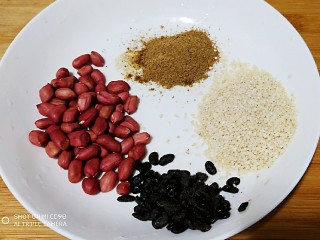 2、鲜辣香菇鸡肉酱 炒菜下饭好帮手,原材料小花生米豆豉白芝麻花椒粉