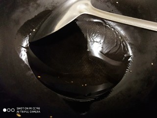 10、鲜辣香菇鸡肉酱 炒菜下饭好帮手,干锅下一点点油