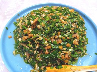 10、薄皮虾米鸡蛋韭菜盒子,装盘备用