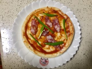 11、披萨~不一样的重奶酪拉丝披萨,接着放入刚切好一半分量的美人椒