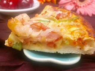 29、披萨~不一样的重奶酪拉丝披萨,太诱人了，马上吃上一口????，披萨饼表皮的脆香，配上高温焗烤后，奶酪虾仁培根肉的嫩滑多汁满满一口的美味……！????你能抵挡得住这番诱惑吗？????????