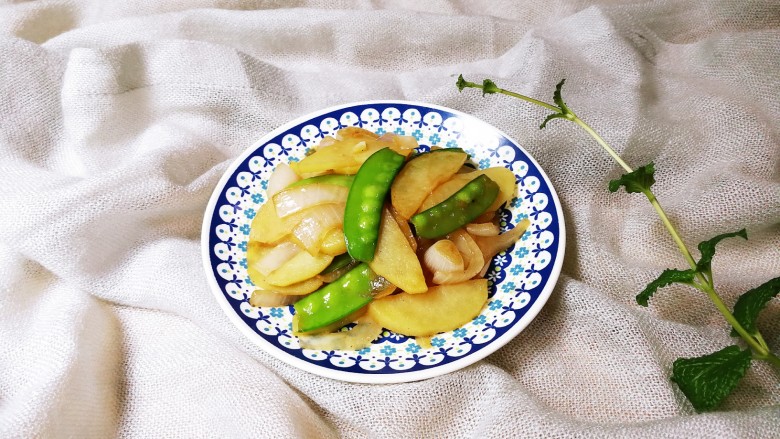 荷兰豆洋葱土豆片