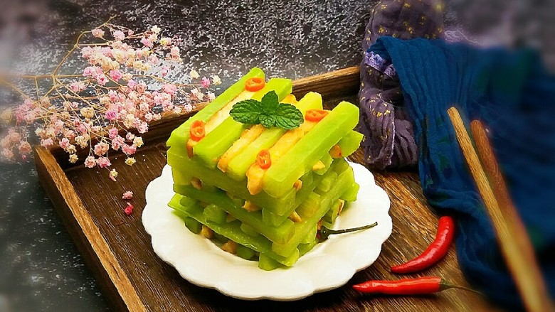 椒香杏鲍菇笋条爽口凉菜