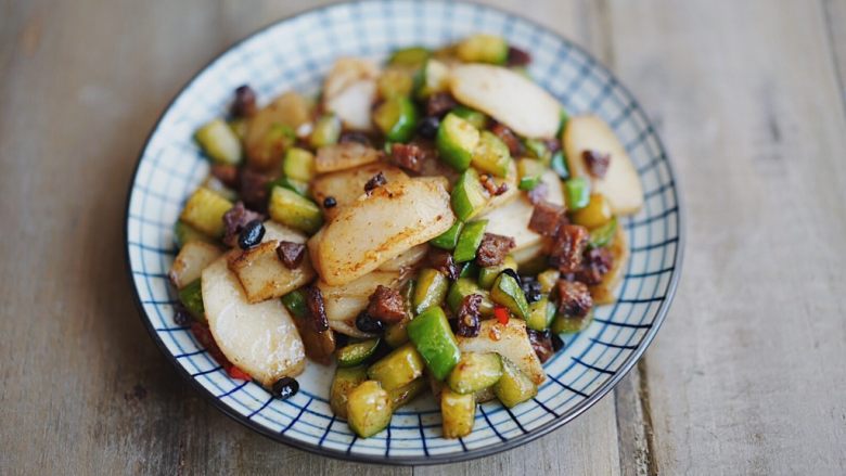 黄瓜腊肉炒年糕