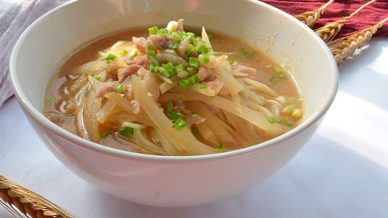 四川的面酸萝卜肉丝面