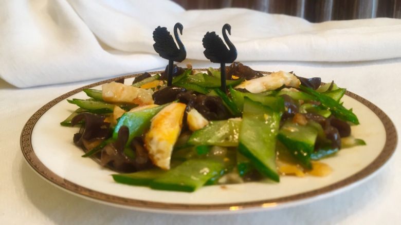 厨房挑战素菜鸡蛋木耳炒青瓜