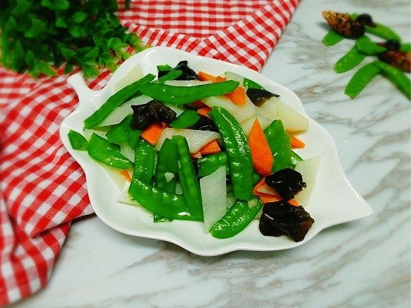 绿色美食素炒三鲜