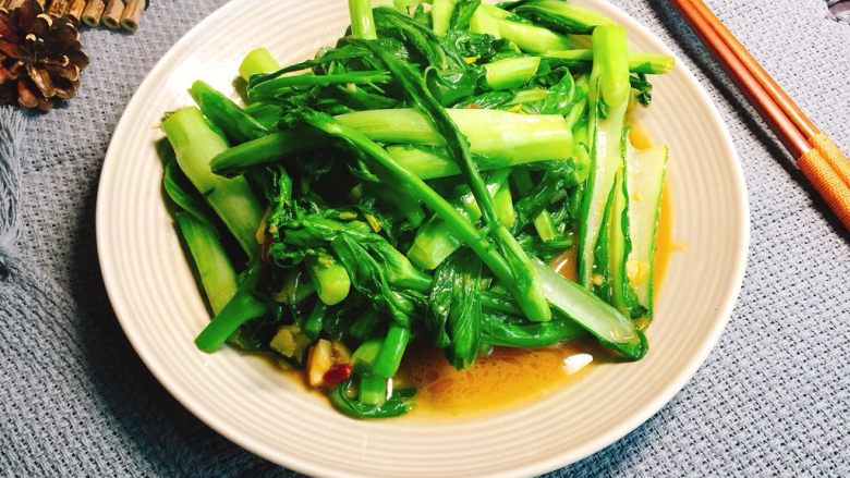 绿色美食蒜蓉菜苔