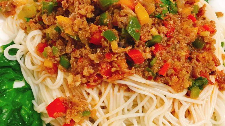 三色牛肉酱拌面