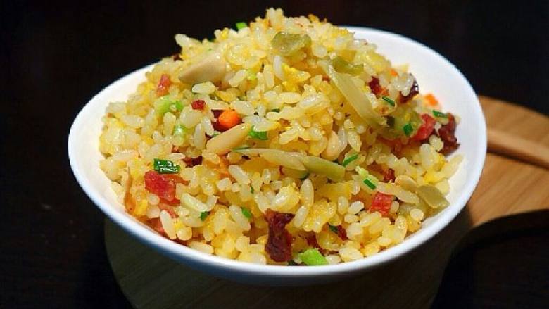 五彩冰芬圣诞炒饭