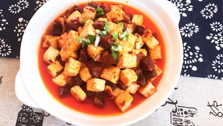 完美的下饭菜腊肠烧豆腐