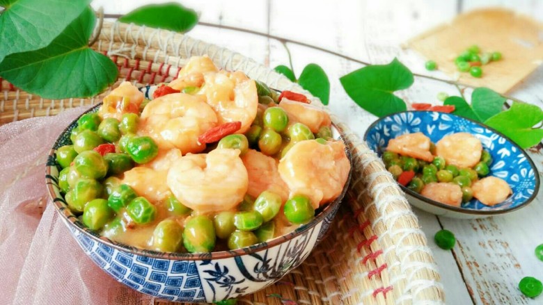 中餐厅豌豆炒虾仁