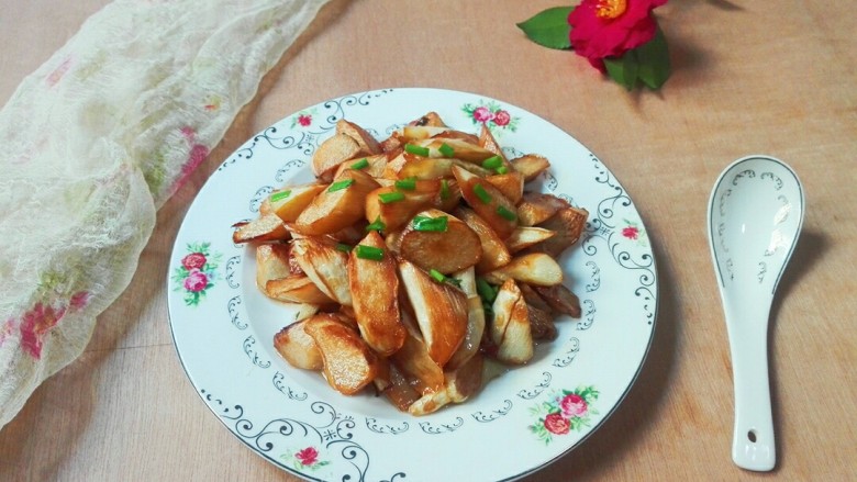 厨房挑战素菜香葱酱油滚动茭白块