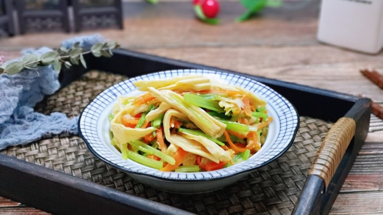 蒜蓉腐竹炒芹菜