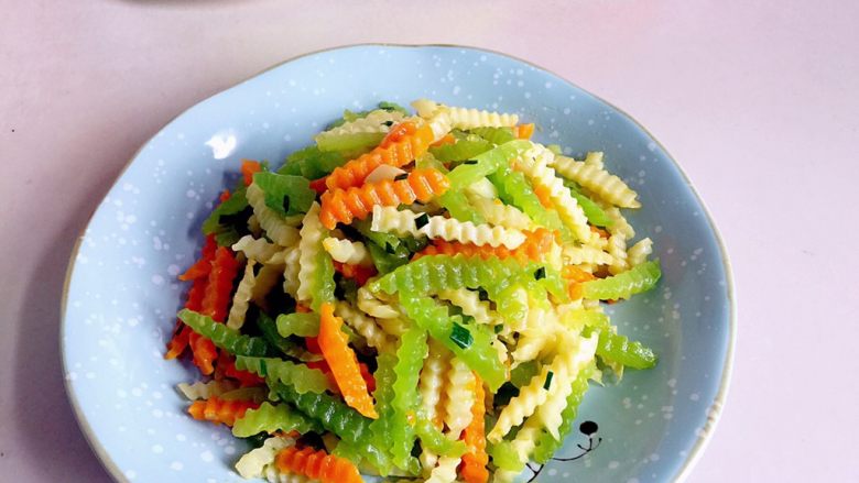 绿色美食+素炒三色螺旋莴苣