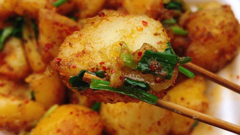 巫山特色小吃炕洋芋