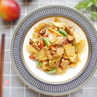 家常五花肉炒土豆