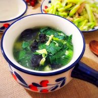 厨房挑战/素菜/青菜叶瓣儿黑木耳蛋花汤