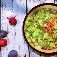 实用快手系列甘蓝菜尖椒炒肉丝