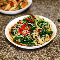 韭菜炒豆芽万条垂下绿丝绦