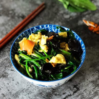 菠菜木耳炒鸡蛋