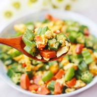 营养丰富的秋葵炒鸡蛋