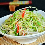 自制金针菇拌豆苗