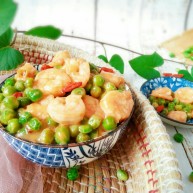 中餐厅豌豆炒虾仁