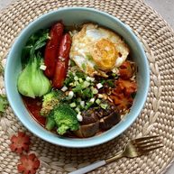 烤肠鸡蛋麻辣牛骨汤面