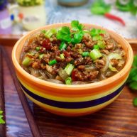 来一碗好吃的炸酱红薯粉