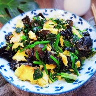 菠菜木耳炒鸡蛋
