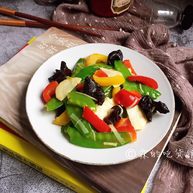 春的色彩 彩椒炒荷兰豆