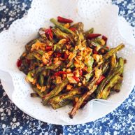 干煸豆角素菜中的挖掘机