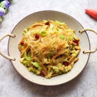 包菜炒粉丝