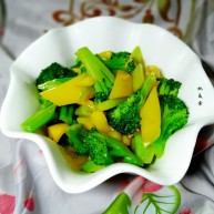 黄椒炒西兰花