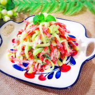 懒人料理+红红绿绿黄瓜红肠沙拉