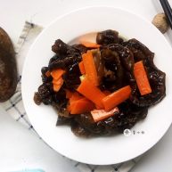 胡萝卜炒木耳