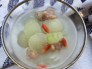 6、冬日暖心菜 冬瓜杞子猪肉丸汤,完成