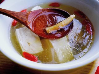 5、#吃豆腐#西洋参鸡汤豆腐&花样豆腐,制法简单的西洋参鸡汤豆腐,入口是鸡汤的香、豆腐的嫩、枸杞的甜。红、白、黄相搭,寒热阴阳平衡,疏肝提气又安神。