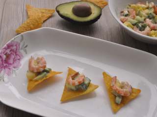 11、低脂大虾咔嚓沙拉,完成~开吃~一人一片~咔擦咔擦~