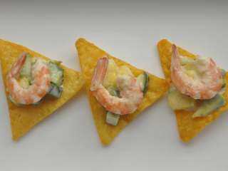 12、低脂大虾咔嚓沙拉,玉米片吸湿会变软，所以记得上桌前再盛沙拉哦~