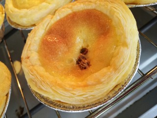 20、葡萄干蛋挞,烤好的蛋挞