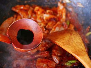 14、土匪猪肝,最后加入生抽调色。