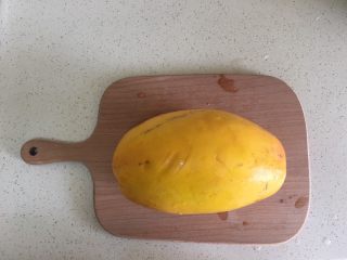 6、美人汤（木瓜炖燕窝）,洗干净木瓜