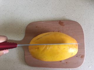 7、美人汤（木瓜炖燕窝）,对半切开