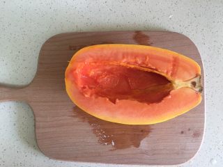 10、美人汤（木瓜炖燕窝）,我做两人份的半个也够了 另外半个裹上保鲜膜放冰箱 转天早上吃