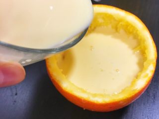 7、宝宝辅食8M➕：甜橙牛奶蛋羹,大概七八分满即可