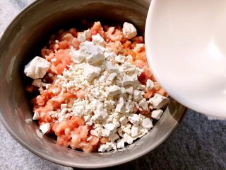 6、冬寒菜肉末羹,加入20g红薯粉