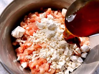 7、冬寒菜肉末羹,加入15g蚝油