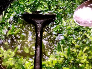 14、冬寒菜肉末羹,放入4g盐